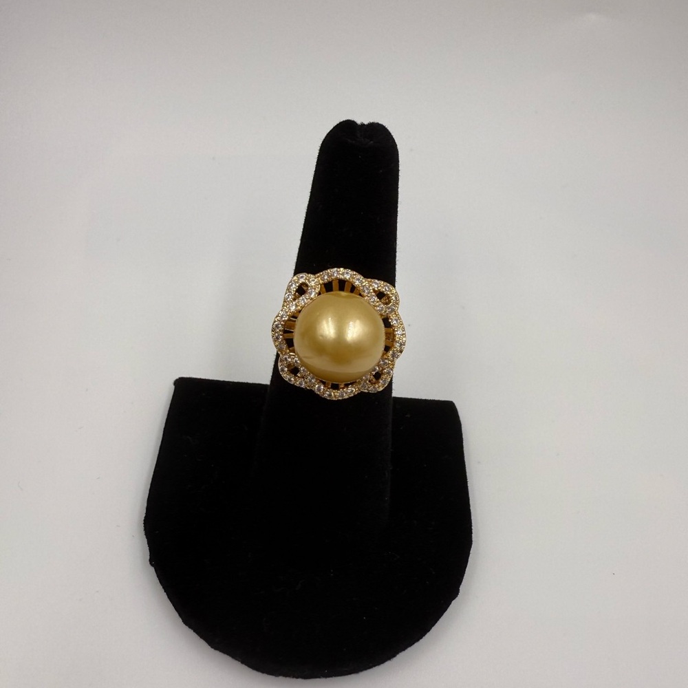 Elegant Gold Pearl Ring - Picture 3 of 4